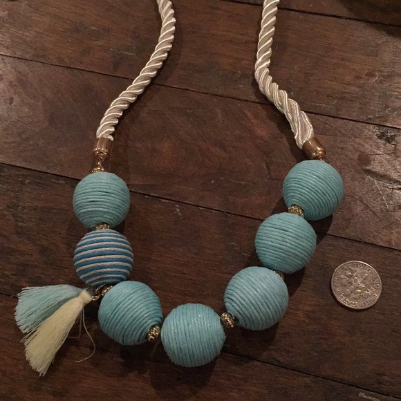 Light blue & white thread ball necklace set - Picture 4 of 4